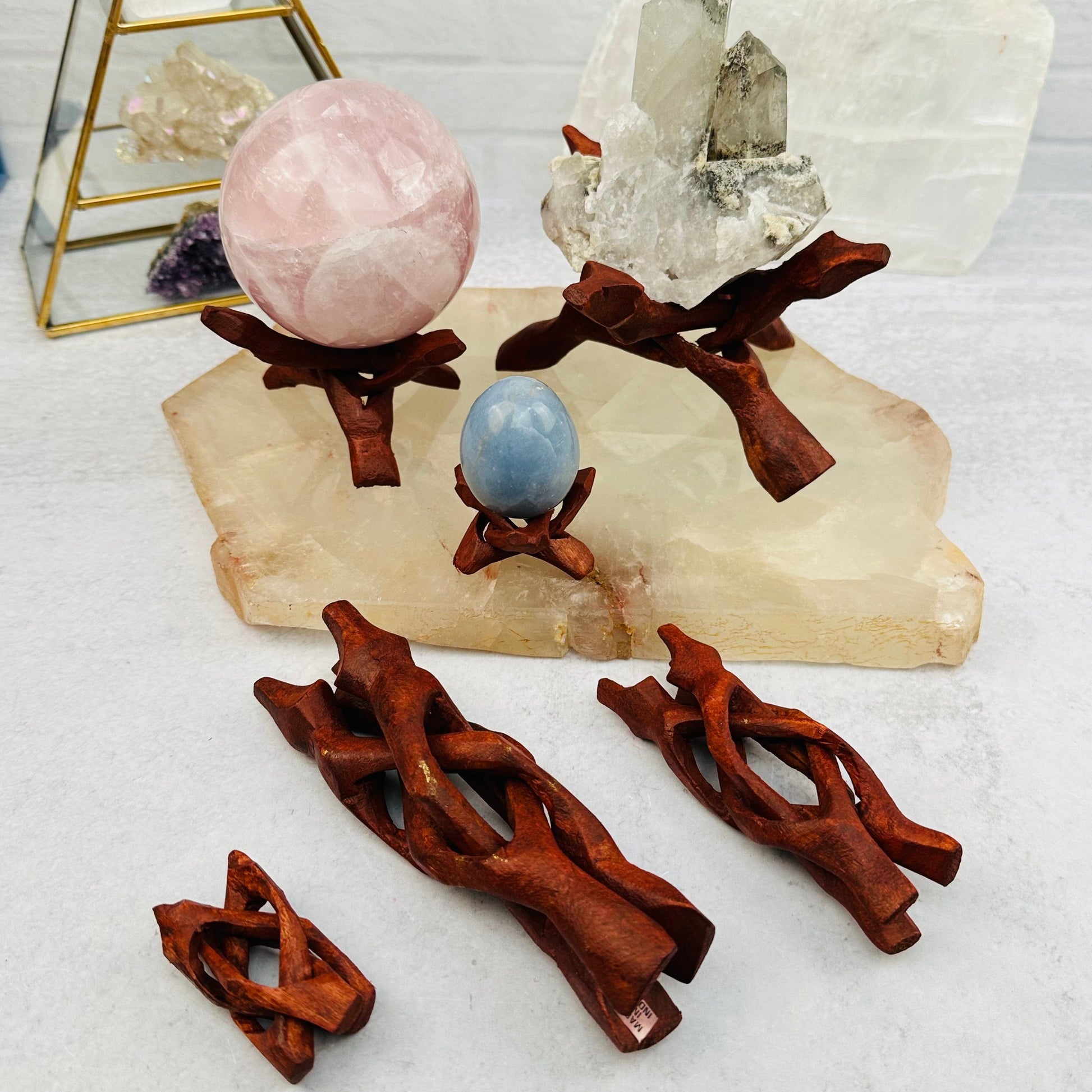 wooden holders can be folded for easy storage 