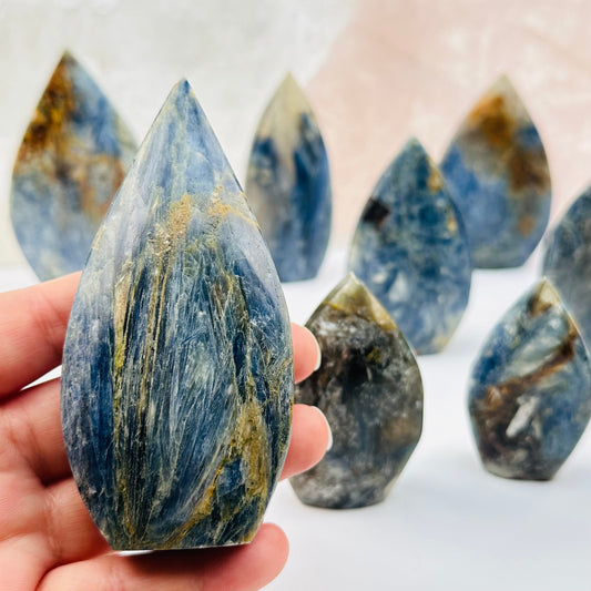 close up of the details on this kyanite point 