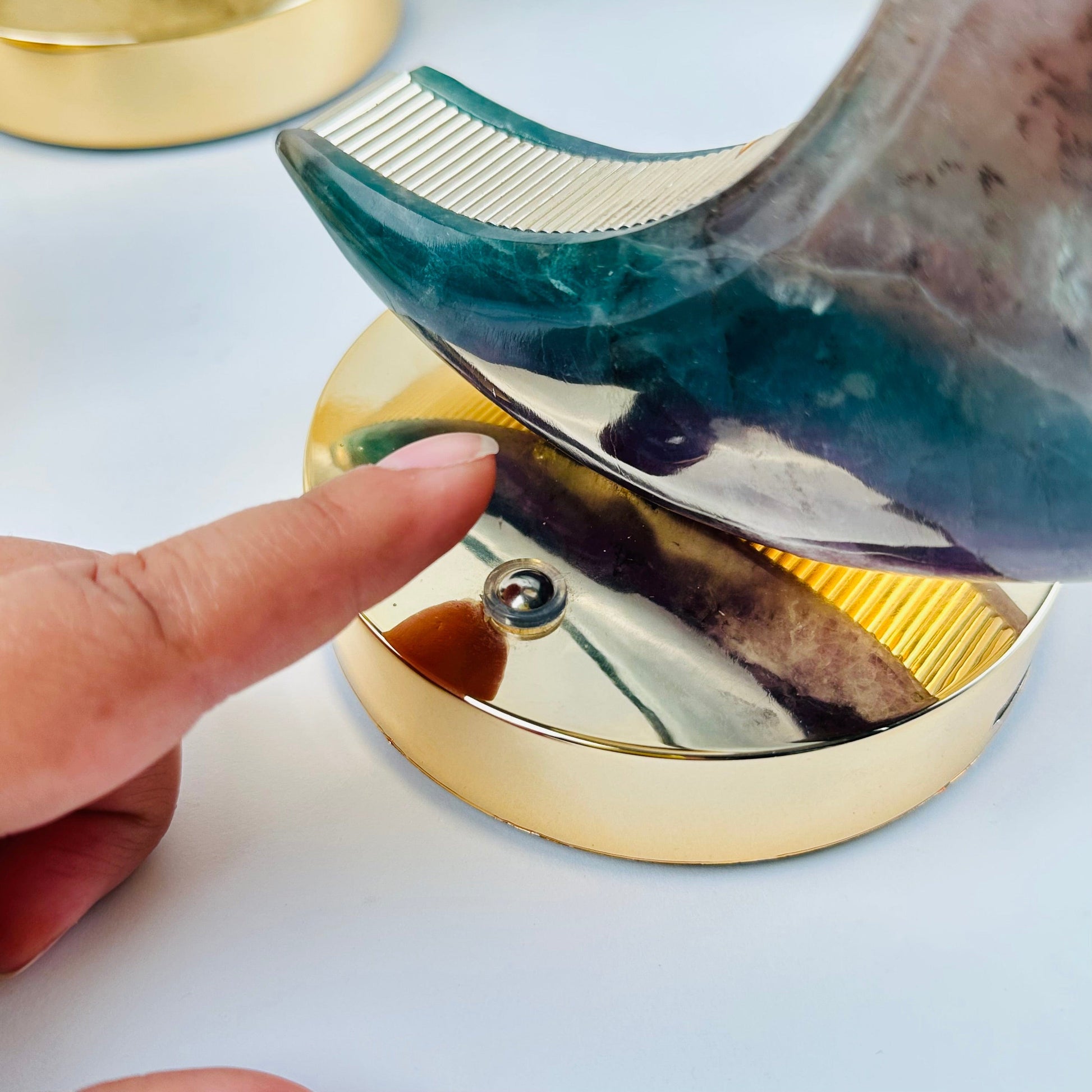 lamp color can be changed with a touch of a button