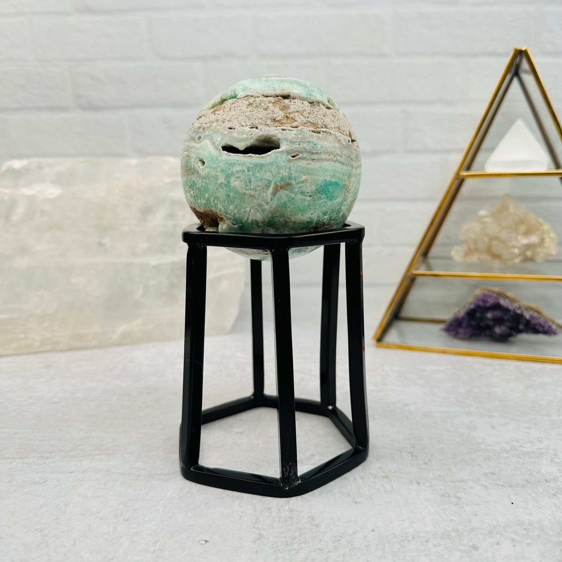 stand cand be used to hold your favorite spheres 