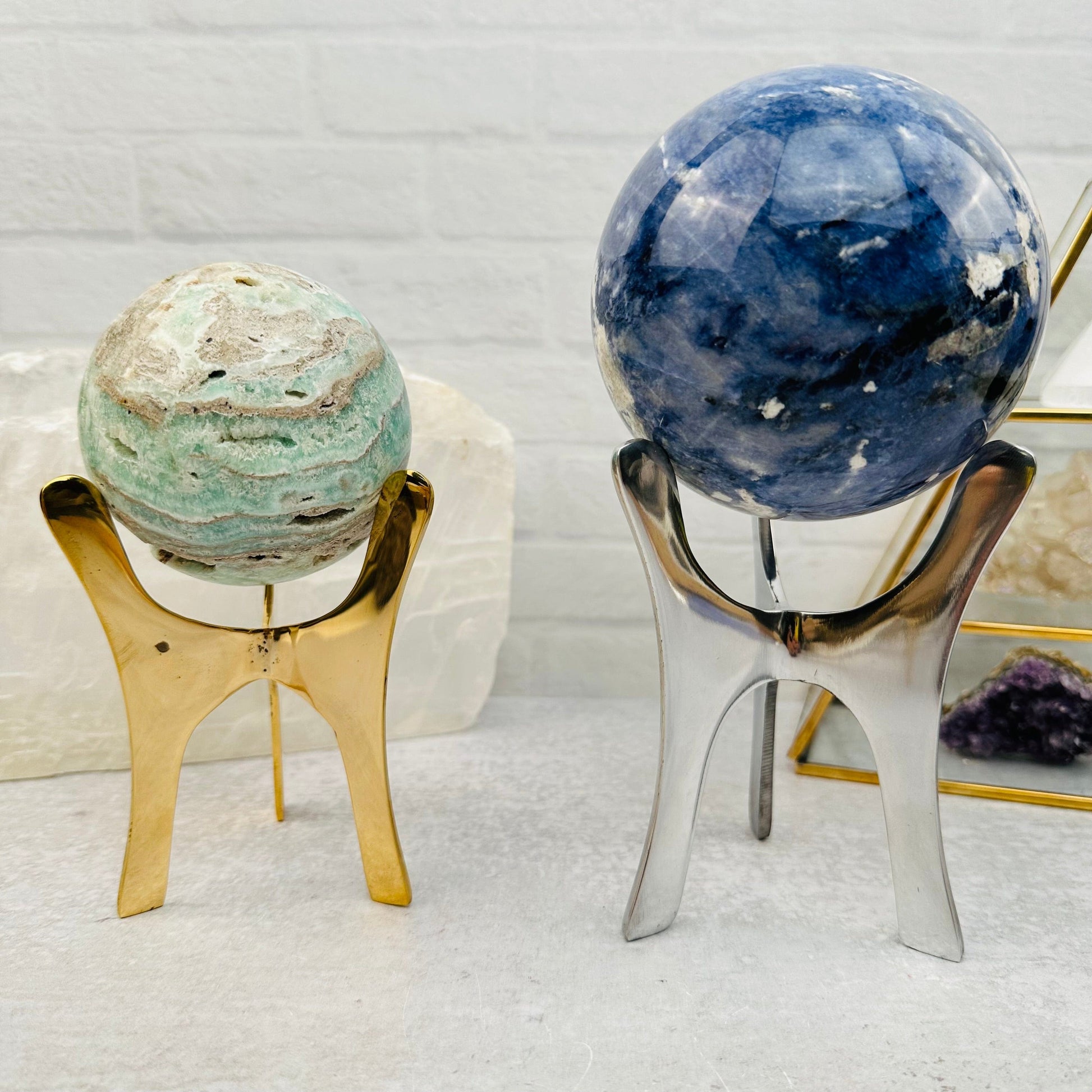stands can be used to hold spheres 
