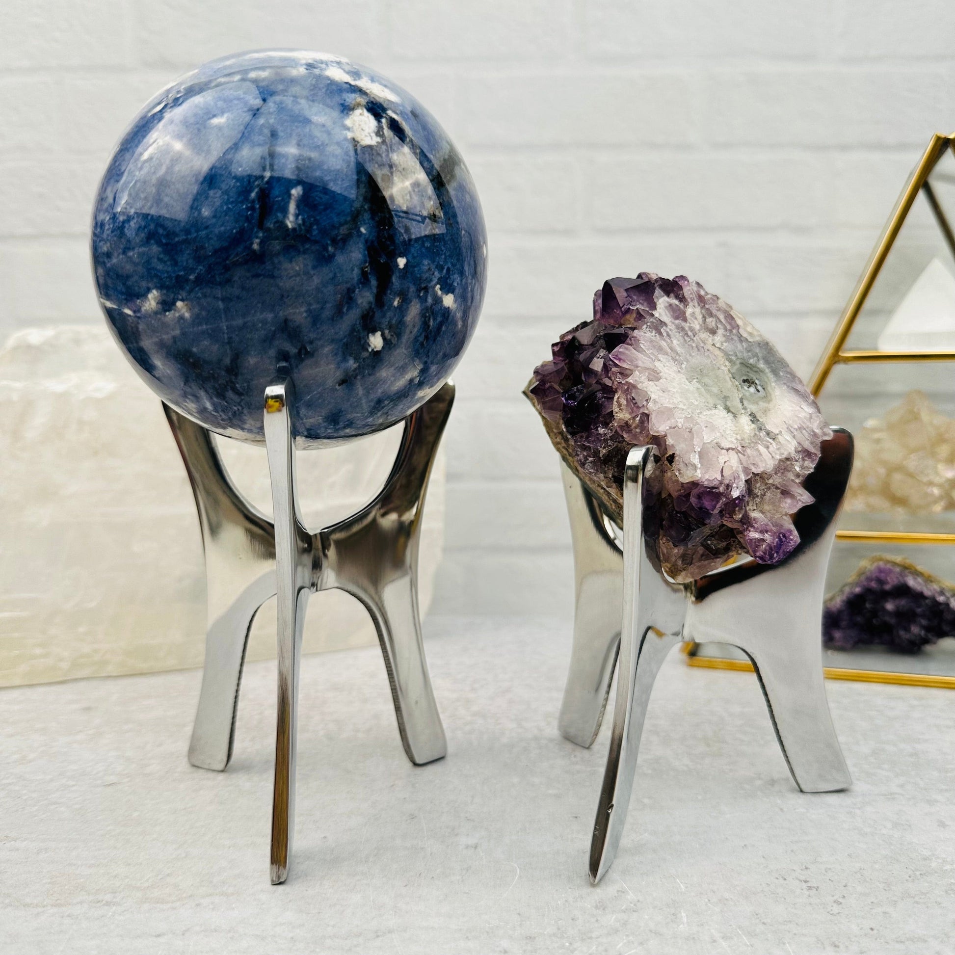 stand can be used to hold clusters and spheres 