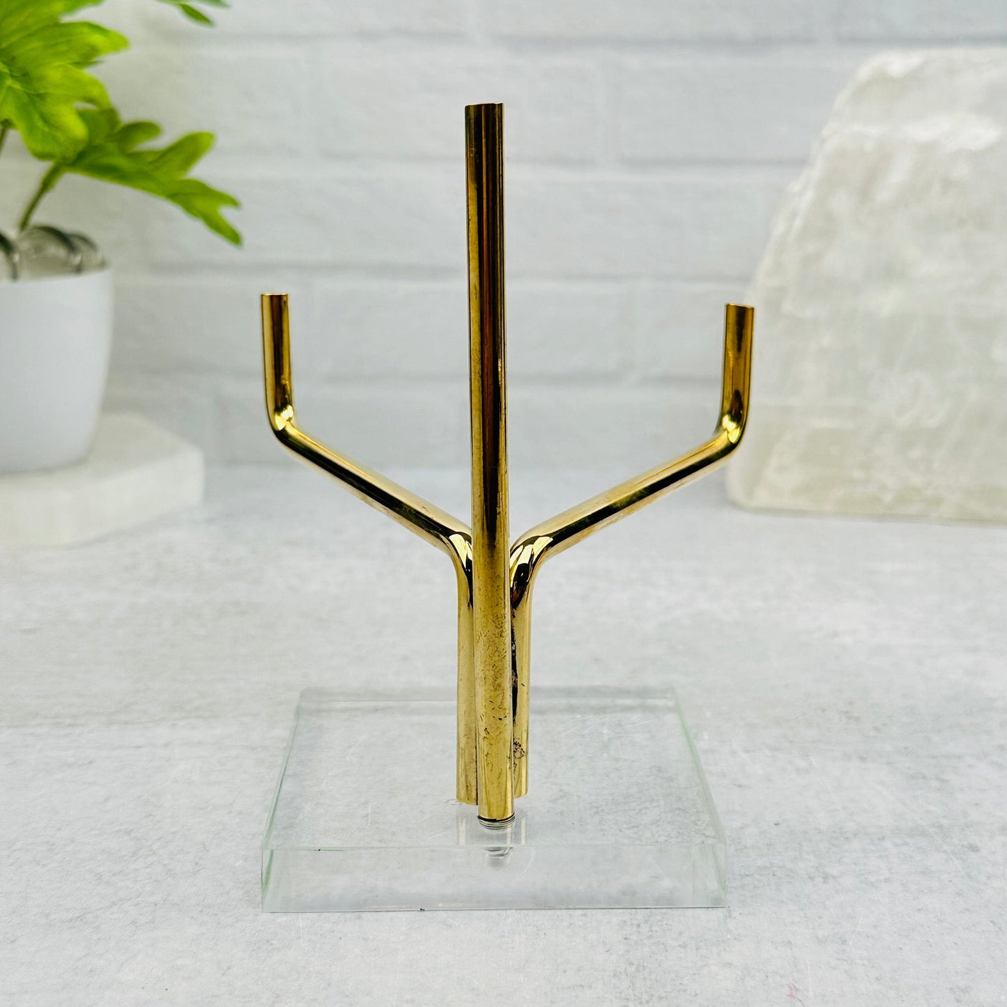 back side of the crystal holder 