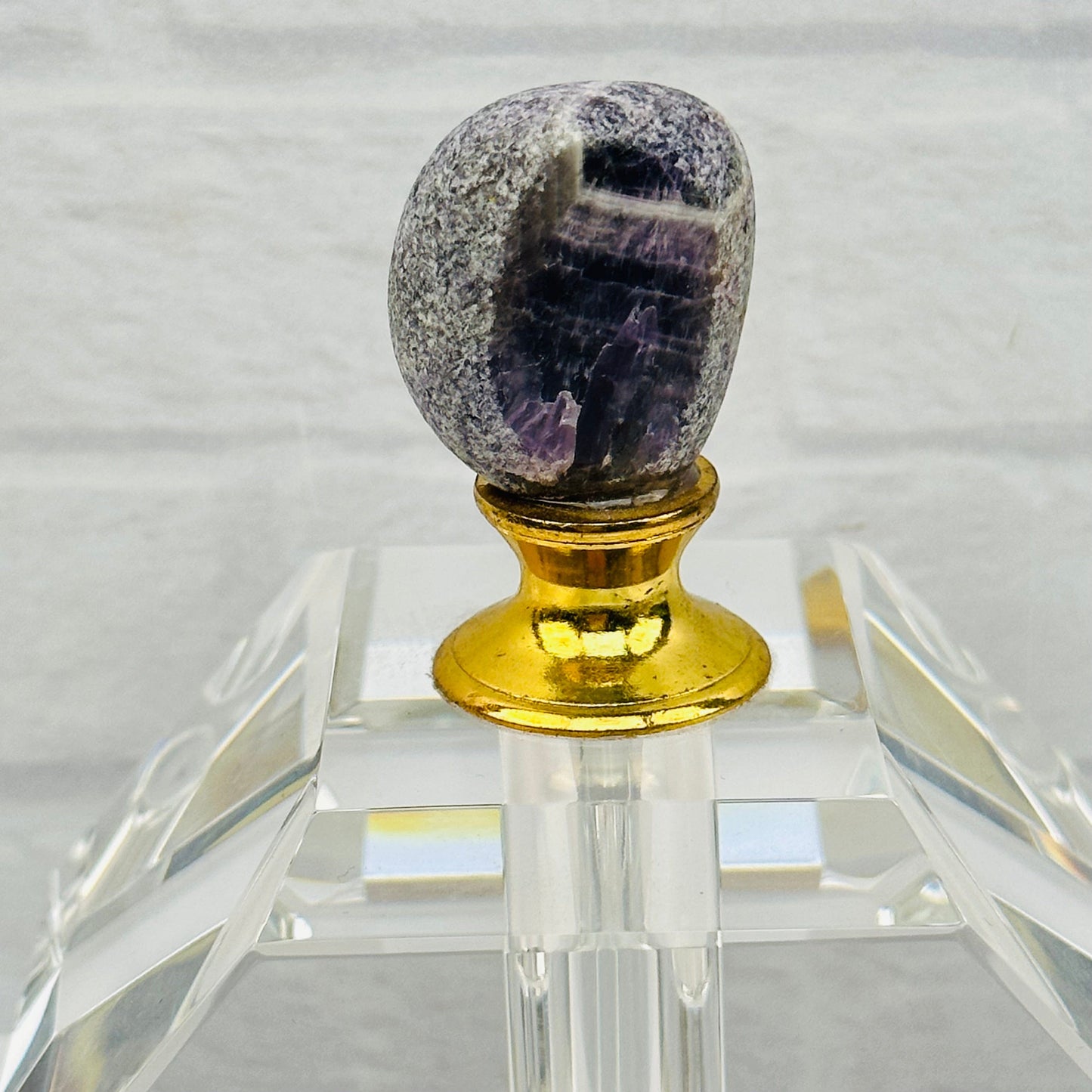 close up of the amethyst seer stone top