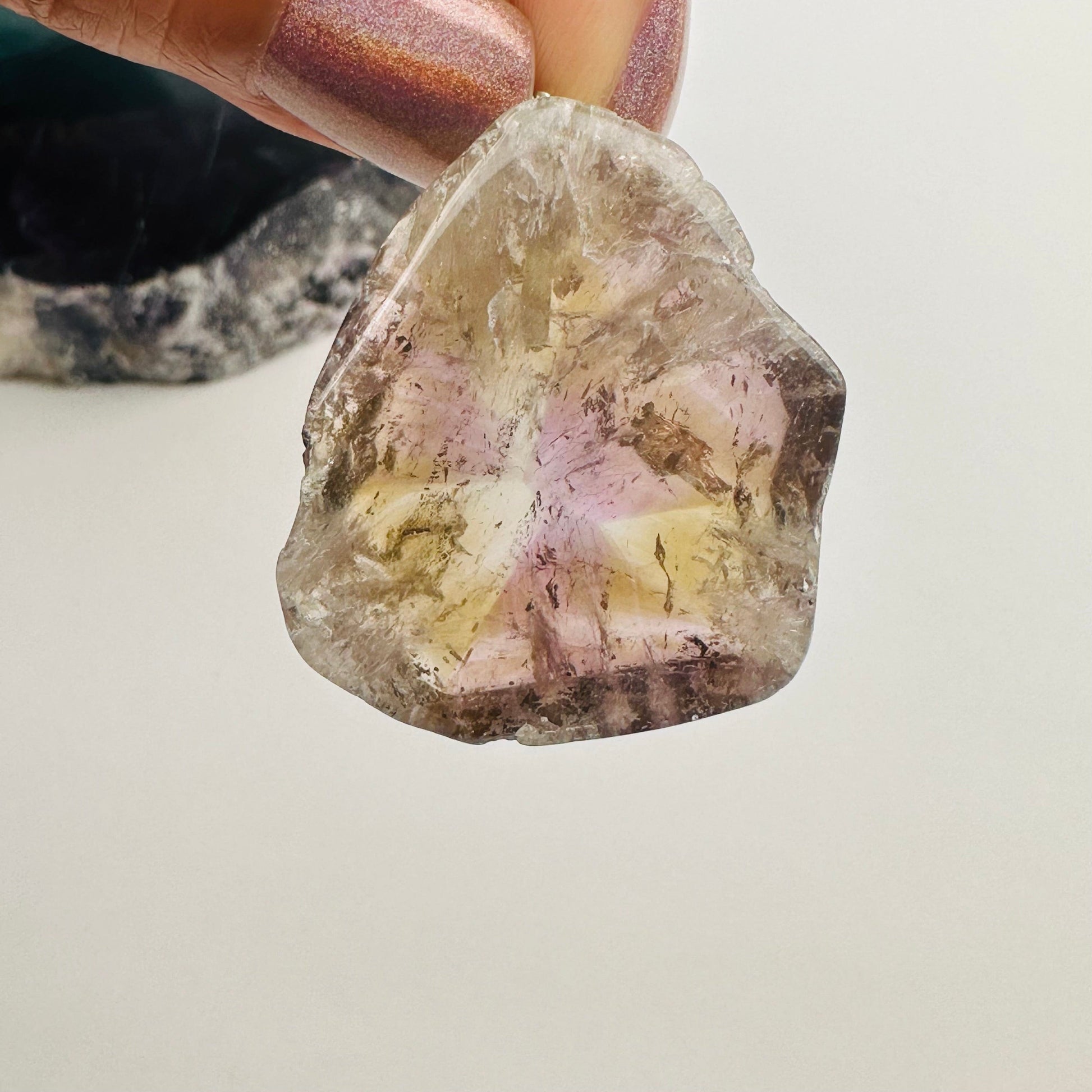 close up of the details on this pendant 