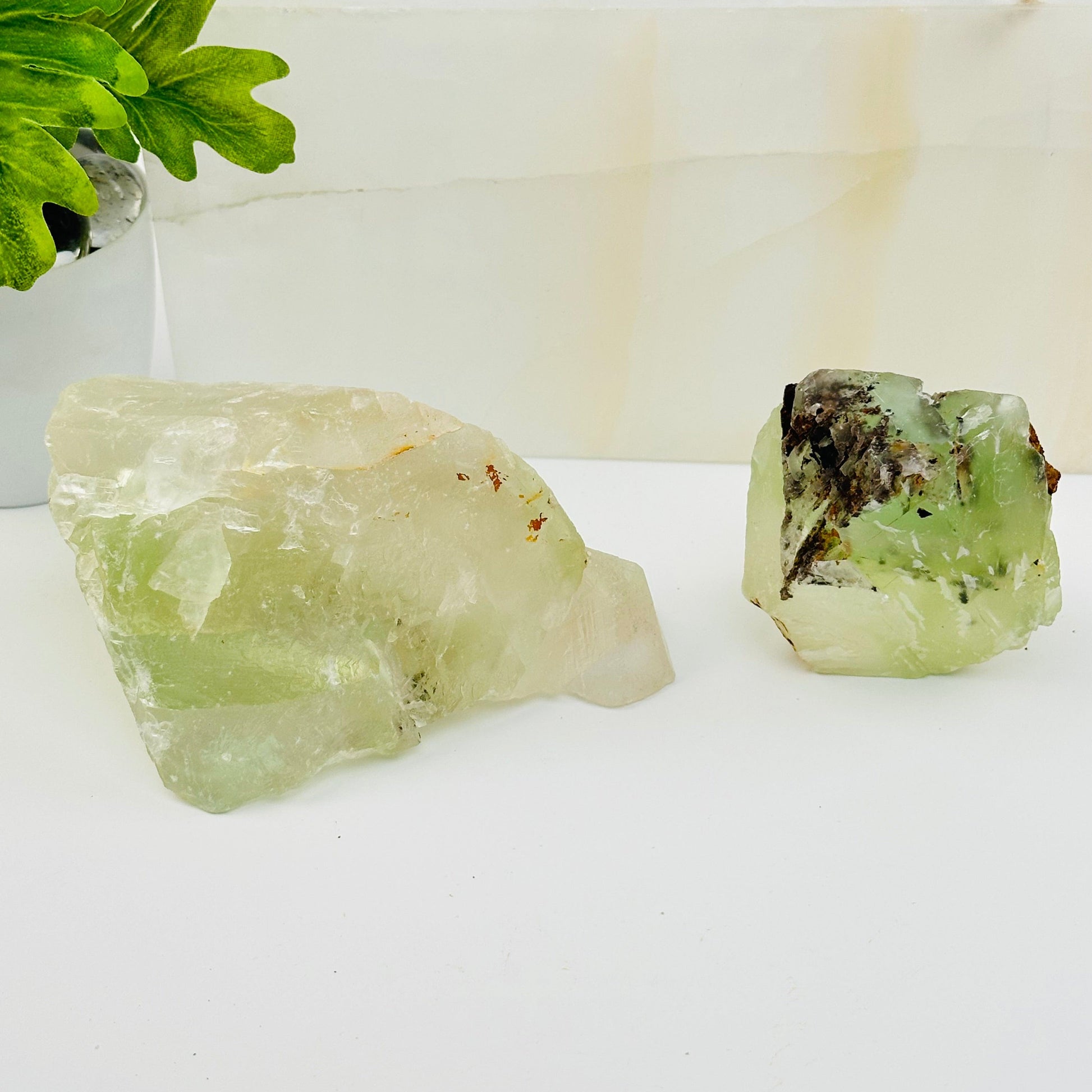fluorite clusters displayed next to each other to show the differences in the sizes 