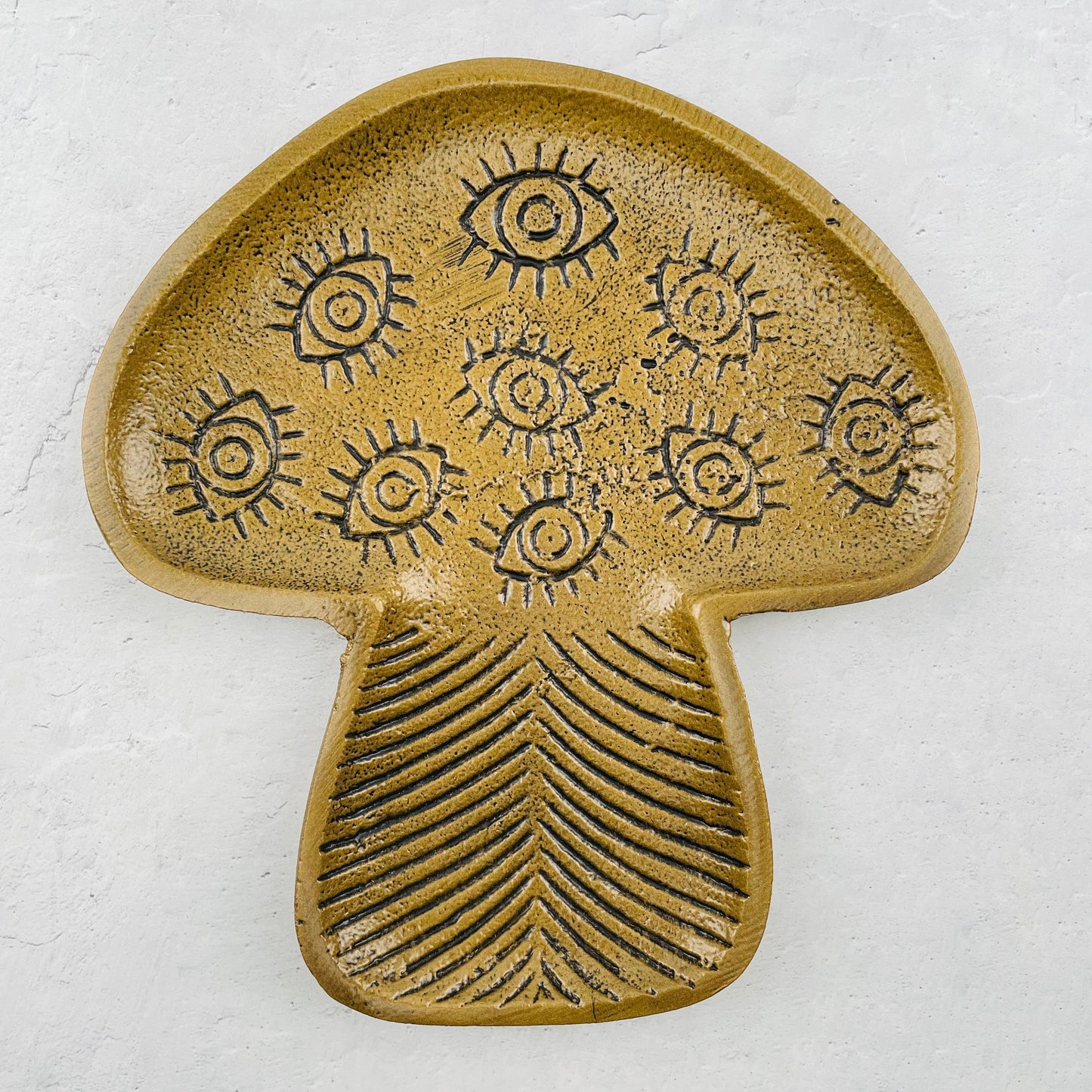 close up of the Gold with Black Antique 