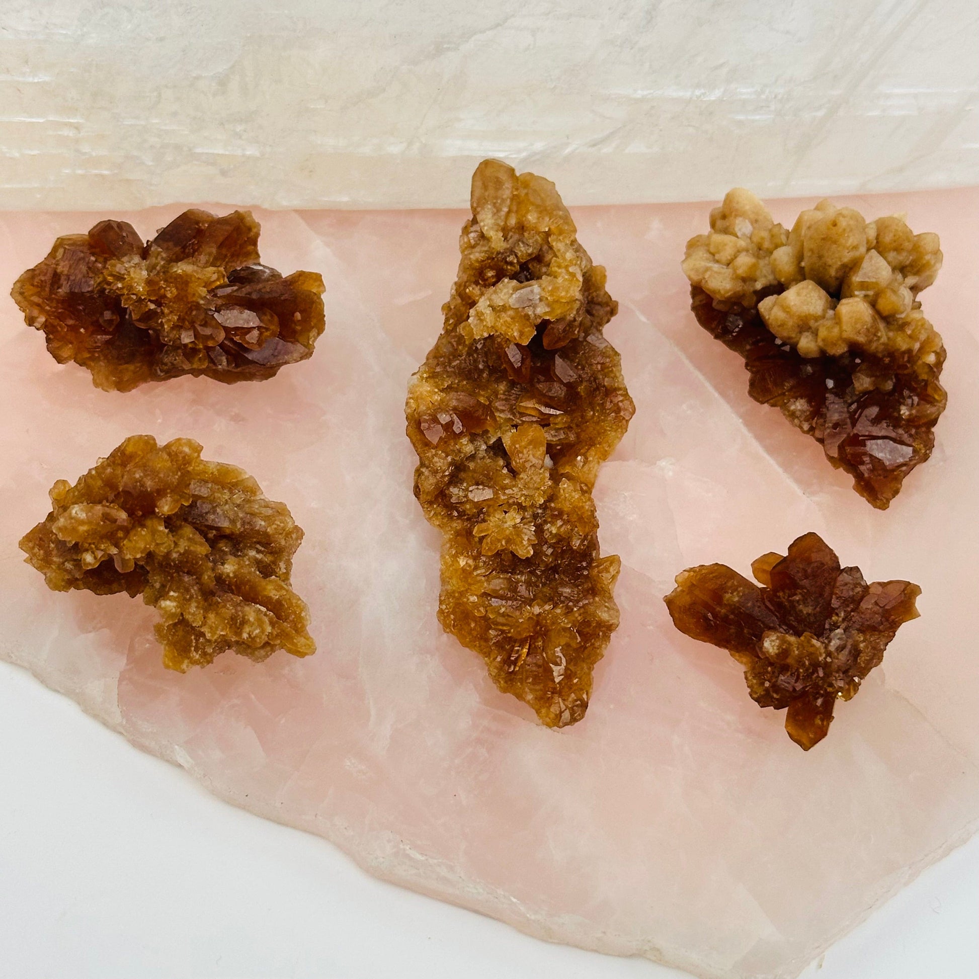 multiple small crystal clusters displayed to show the differences in the sizes and color shades 