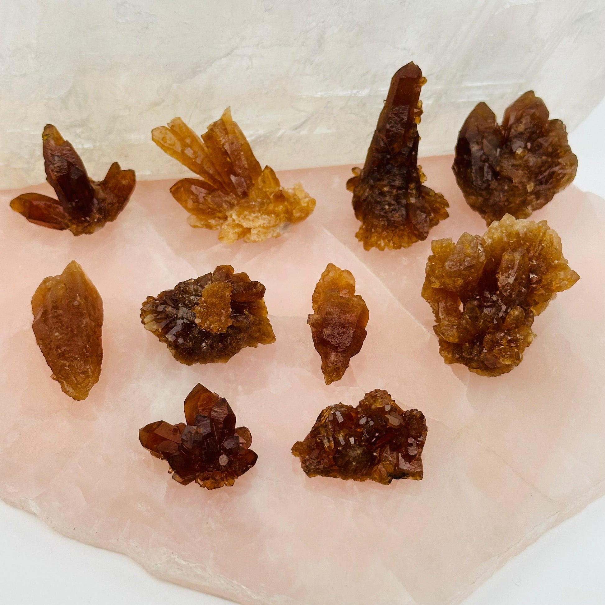 multiple small crystal clusters displayed to show the differences in the sizes and color shades 