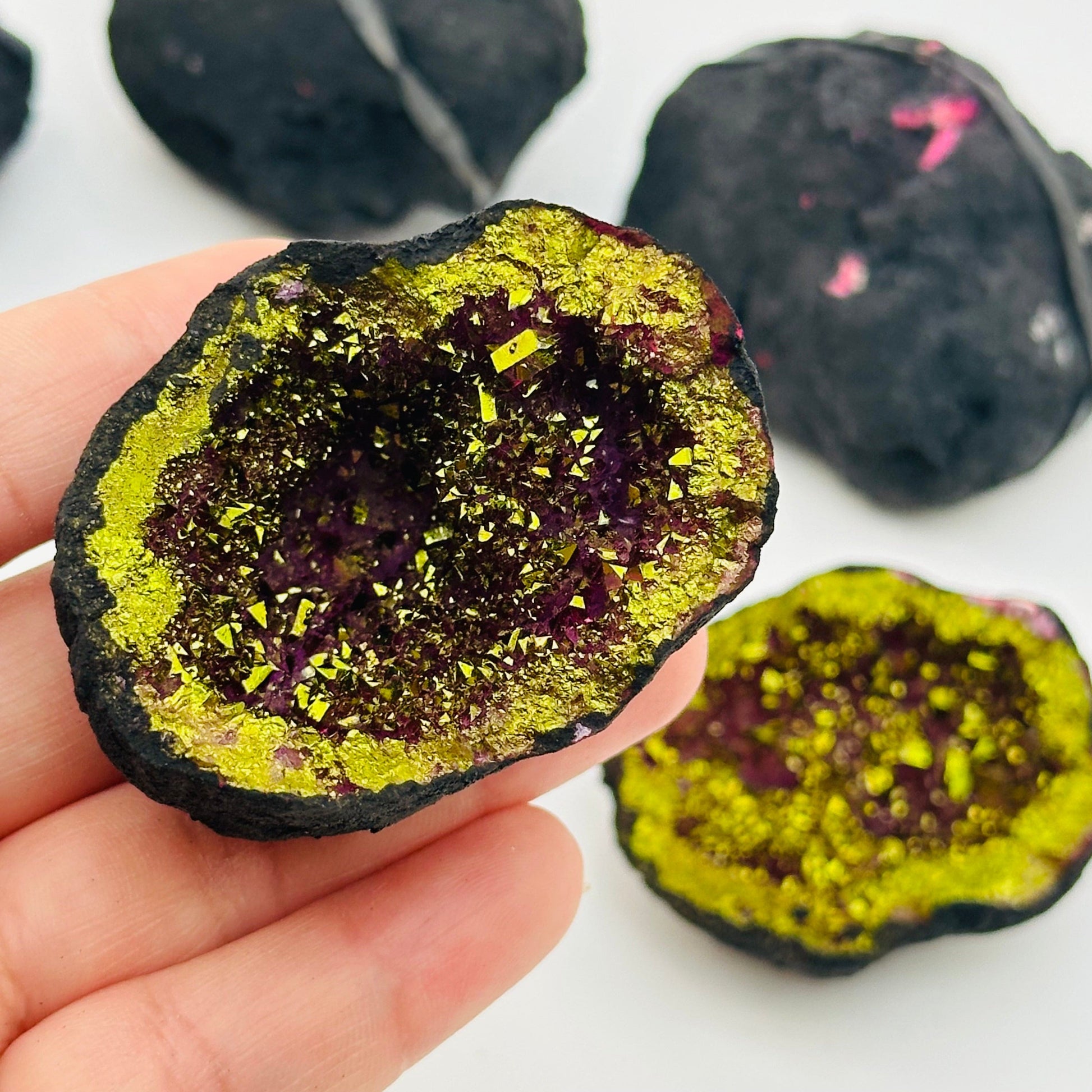 close up of the druzy in the geodes 