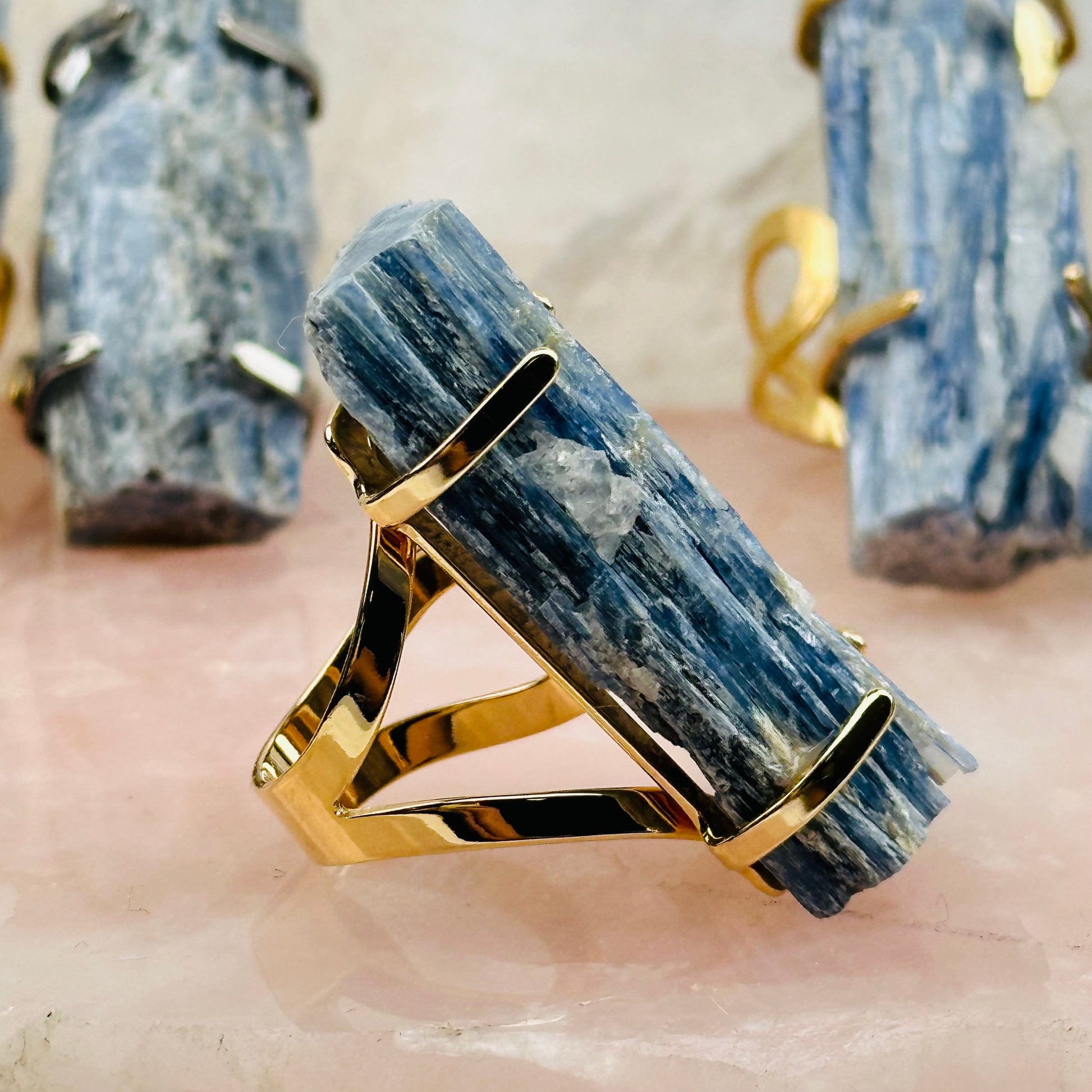 close up of the kyanite rod details 
