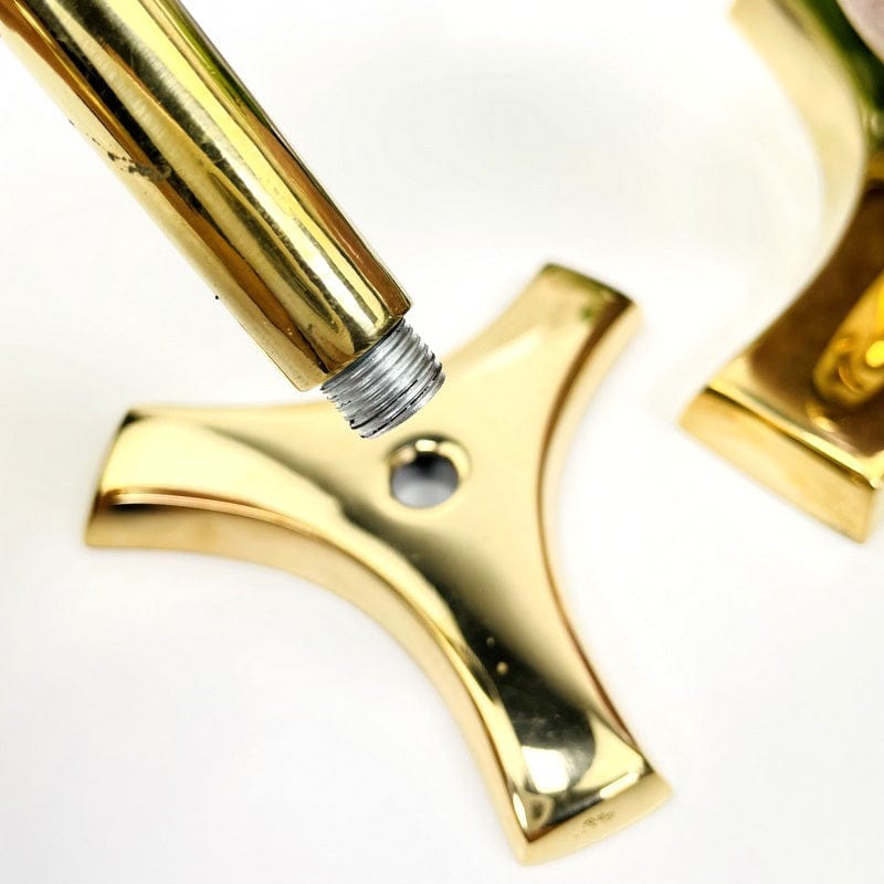 Photo showing how tubing just screws into the base.