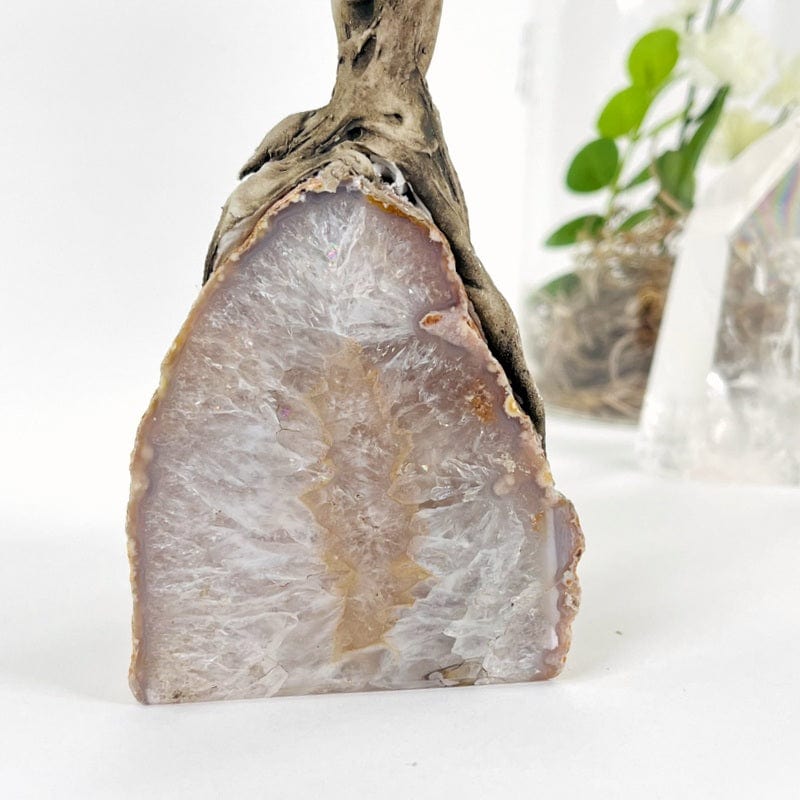 close up of the details in the natural agate base