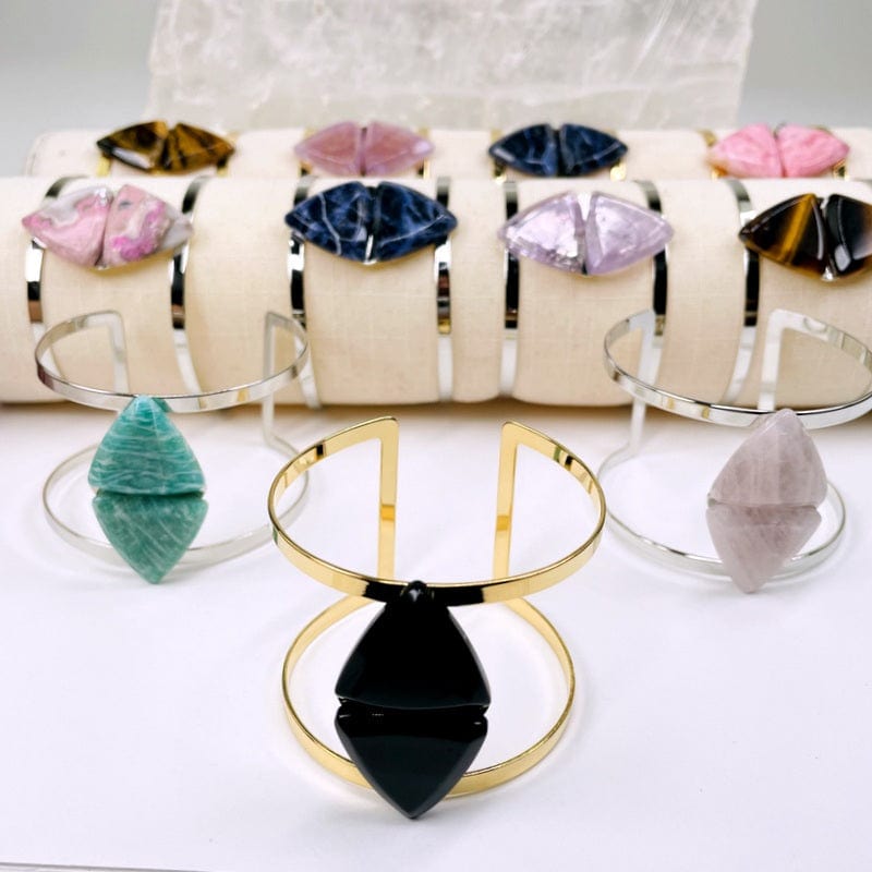 close up of the details on the double triangle gemstones 