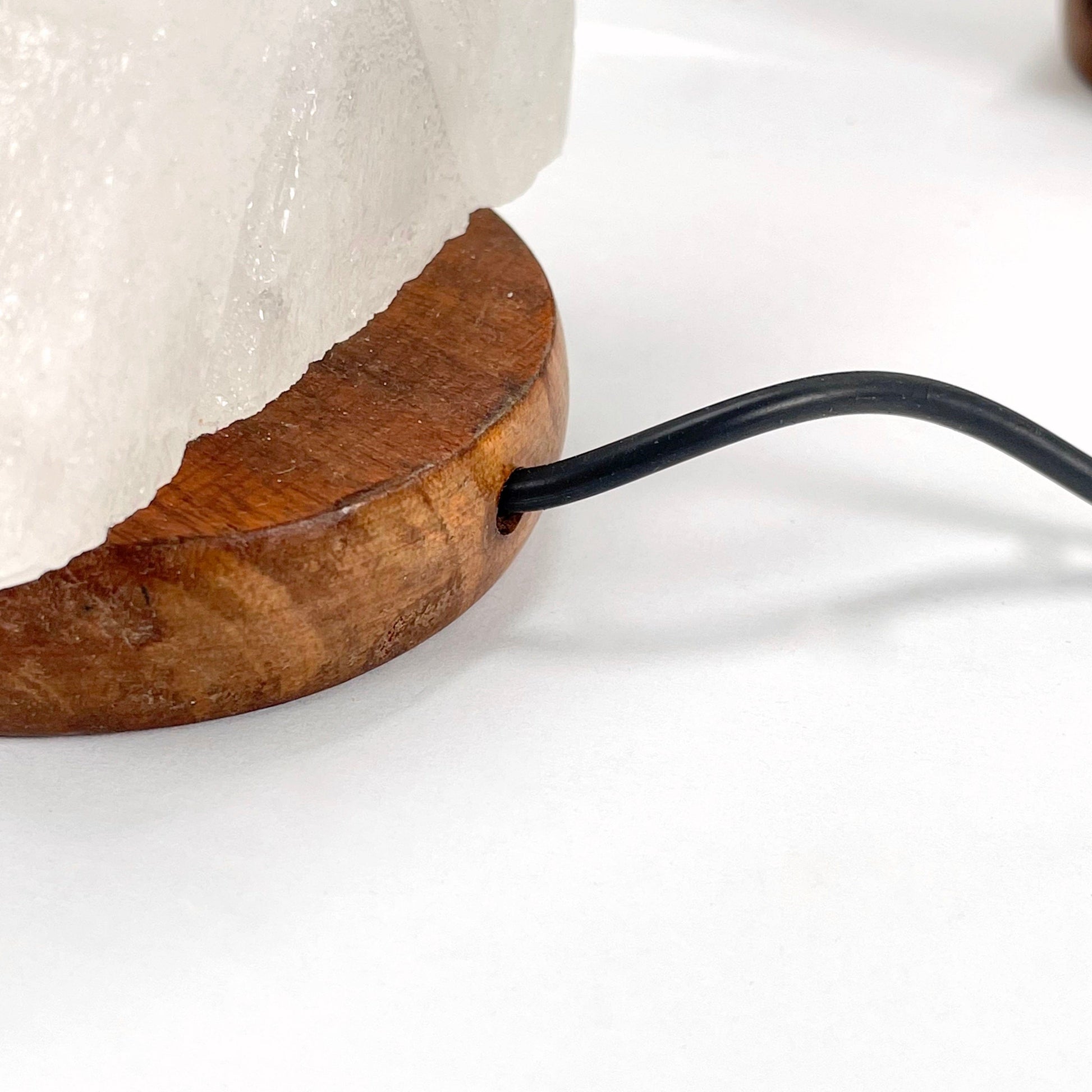 close up of USB cord on the back of himalayan salt white star lamp