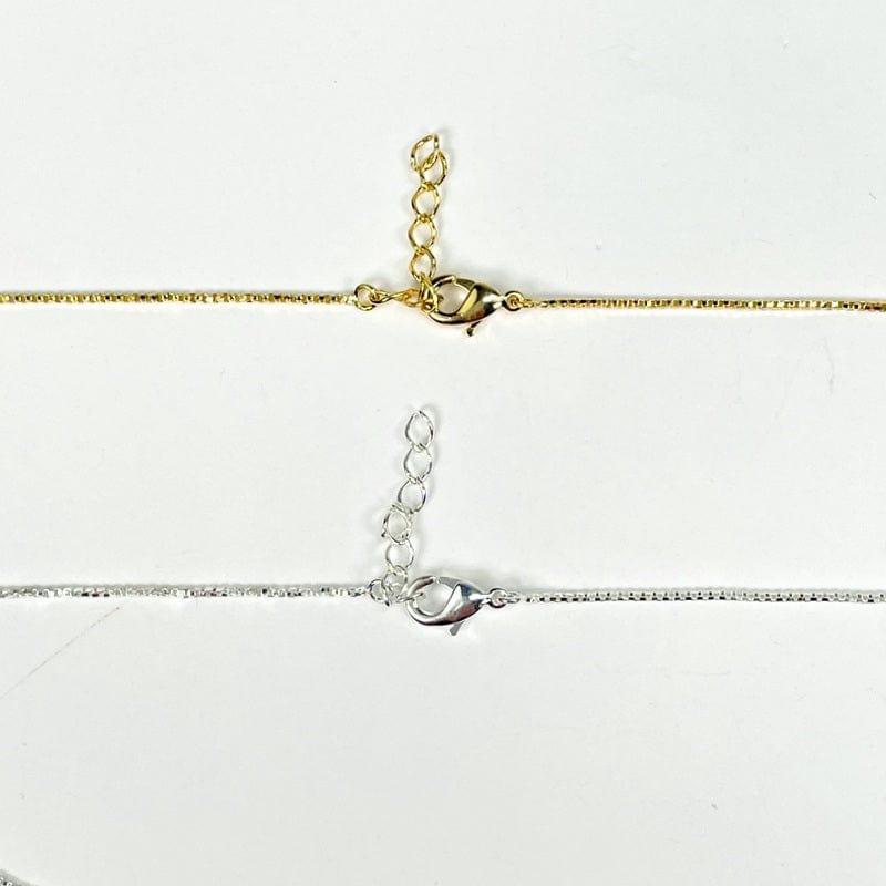 close up of the lobster clasp and the adjustable chain 
