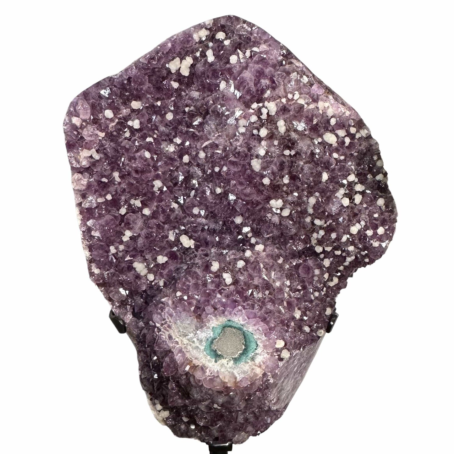 close up of the amethyst crystal cluster 