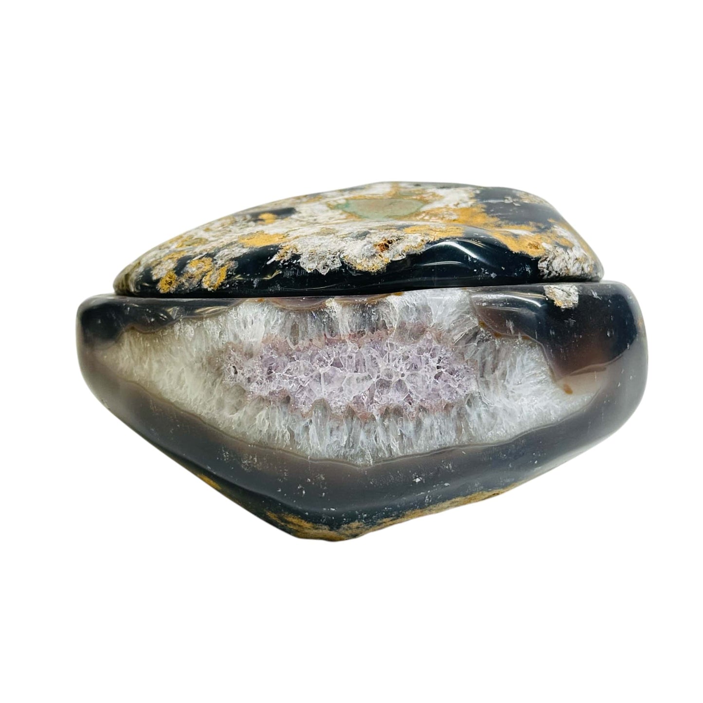 close up of some amethyst crystals coming through the agate 
