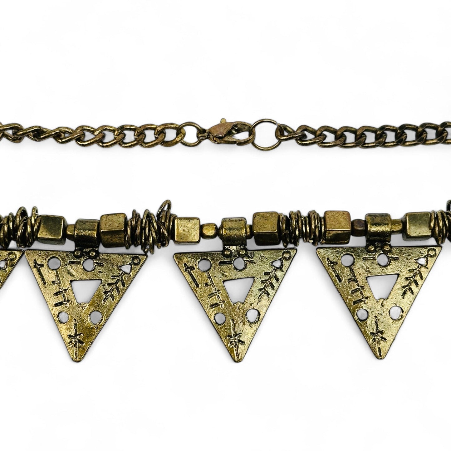 close up of the necklace clasp 