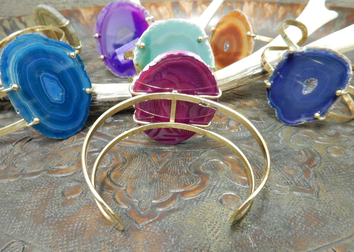 The back side of the Electroplated 24k Gold Adjustable Agate Bracelet .