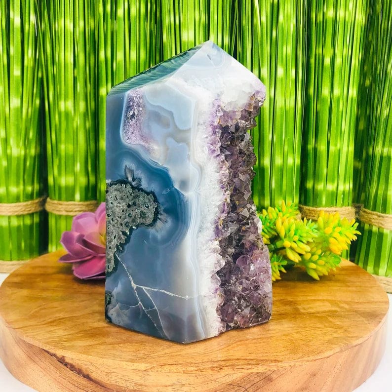 Side view of amethyst cluster cut base.