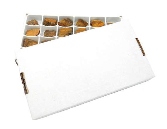 box comes with 24pcs and has a lid 