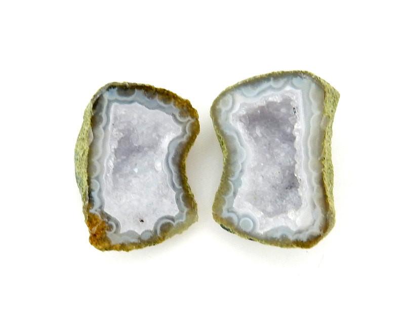 1 white Geode Druzy Pair up close of druzy inside