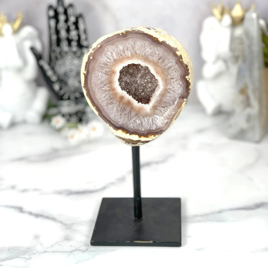 agate with decorations in the background