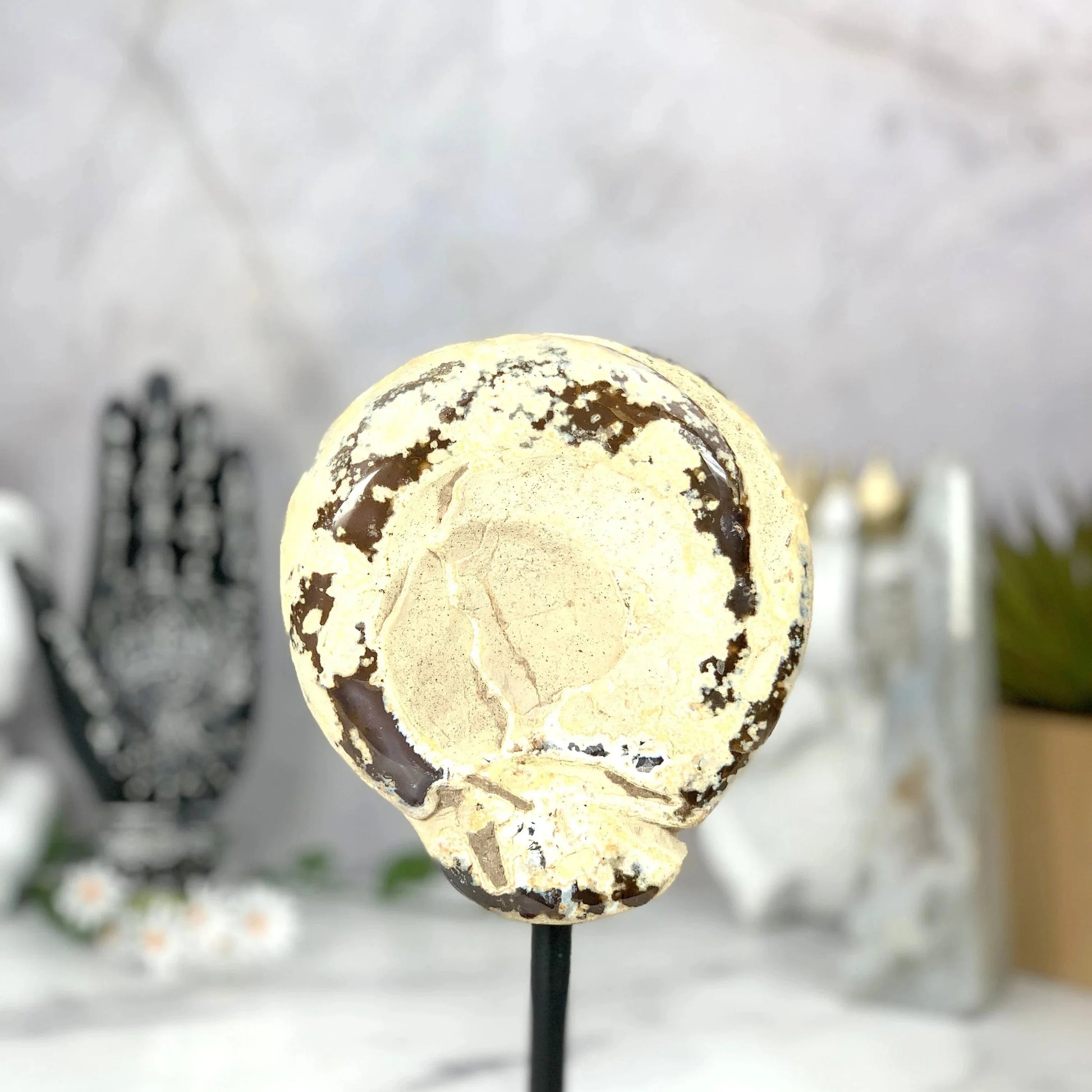 agate with decorations in the background