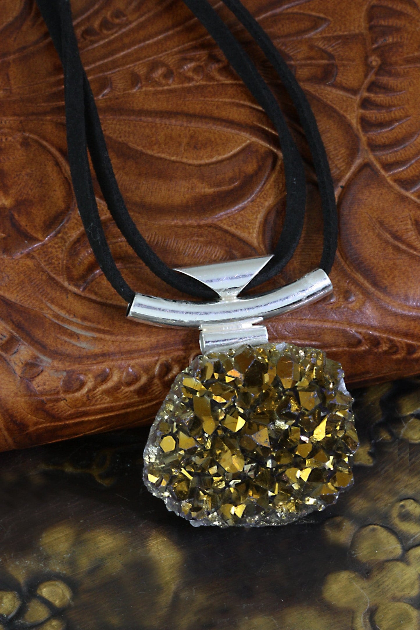 titanium necklace set as home decor 