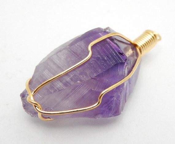 close up of the details on this amethyst pendant 