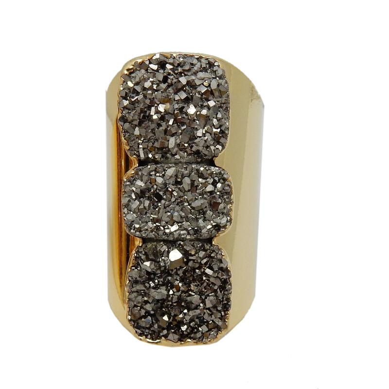 close up of the platinum druzy ring 