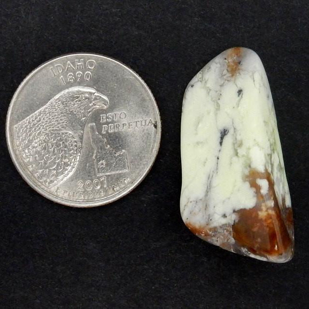 chrysoprase next to quarter